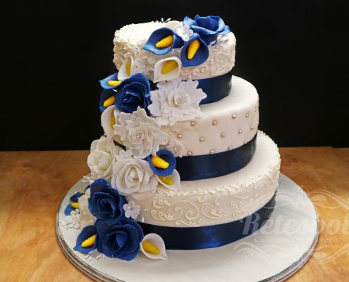 Kék Fehér Virágos Esküvői Torta